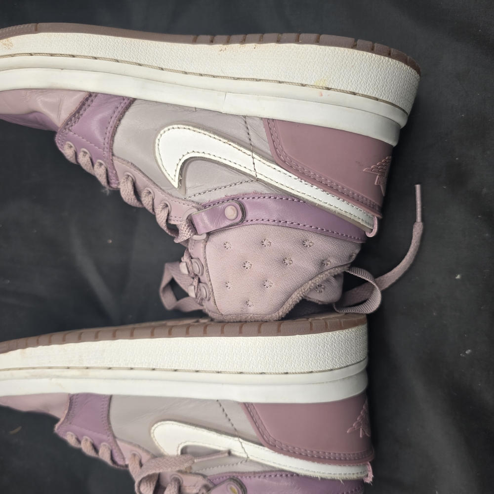 Nike‎ Lavender and White Sneakers